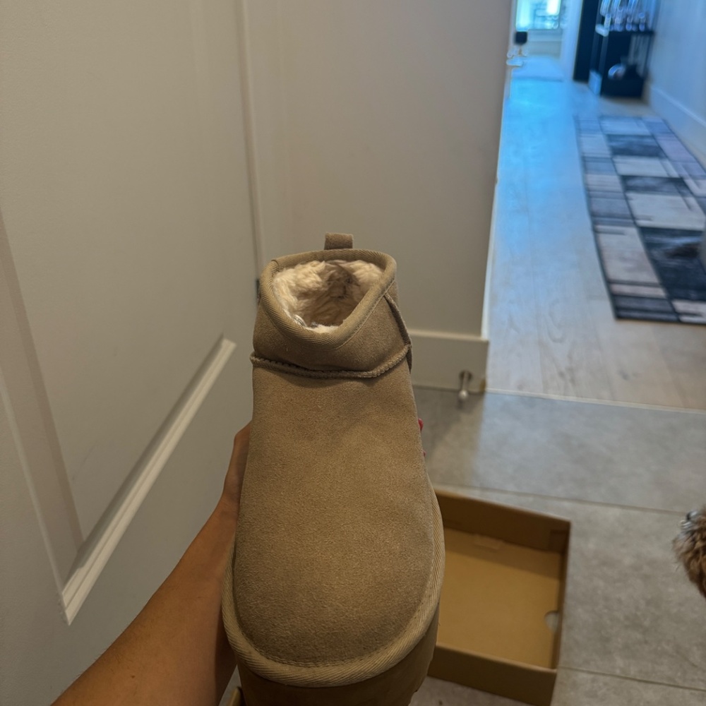 Uggs - Picture 2 of 3